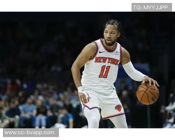 布克称赞布伦森为联盟最难防守球员之一灵活性与得分能力兼具