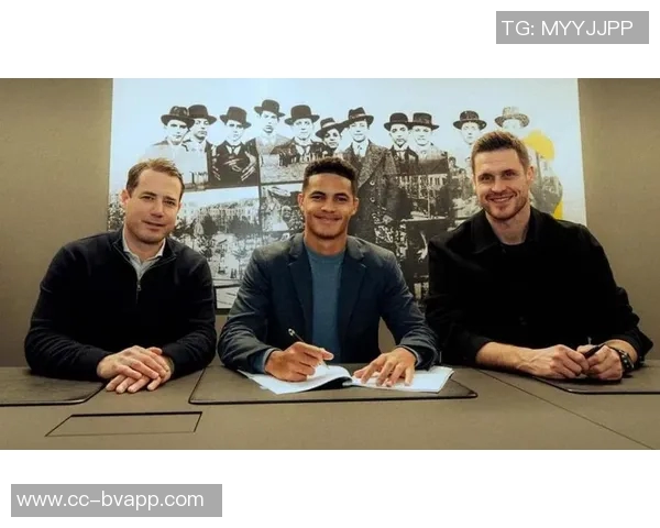 多特蒙德即将签下克鲁塞罗17岁边卫普拉特斯转会费达1200万欧元 多特蒙德即将签下克鲁塞罗17岁边卫普拉特斯转会费达1200万欧元