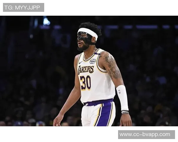 字母哥身穿老詹赠送的23号球衣入更衣室布朗尼球衣成新亮点 字母哥身穿老詹赠送的23号球衣入更衣室布朗尼球衣成新亮点